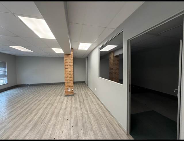 2,169M² WAREHOUSE TO LET IN CLAYVILLE