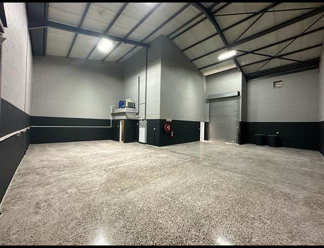 302M² WAREHOUSE TO LET IN STIKLAND INDUSTRIAL