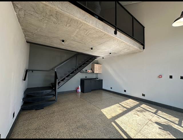 94M² OFFICE TO LET IN ROOIHUISKRAAL NORTH