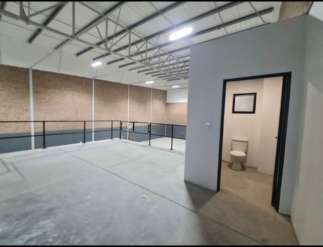 519M² WAREHOUSE TO LET IN SAMRAND BUSINESS PARK