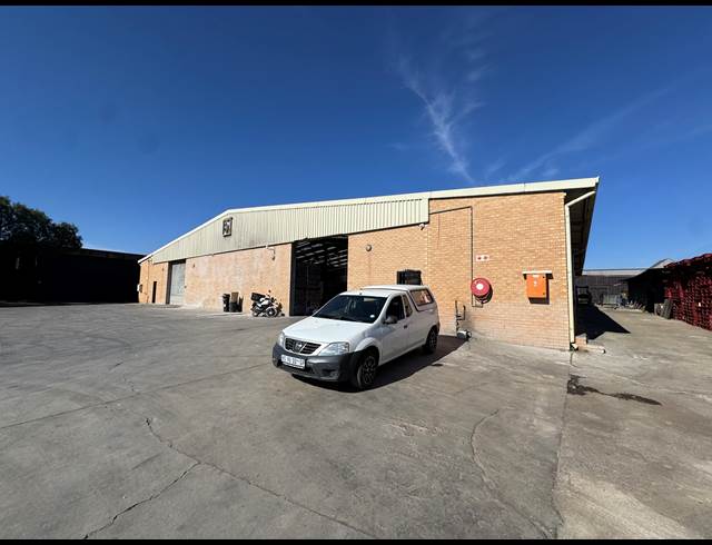 1,300M² WAREHOUSE TO LET IN INDUSTRIA WEST