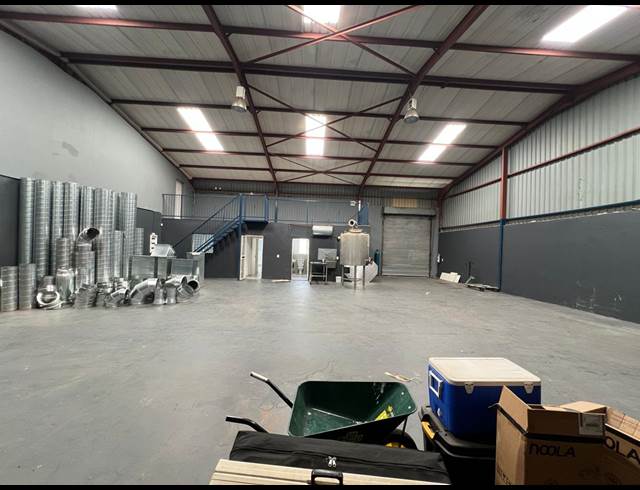 290M² WAREHOUSE TO LET IN GREENGATE