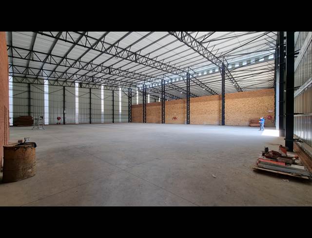 1,610M² WAREHOUSE RENTED IN POMONA