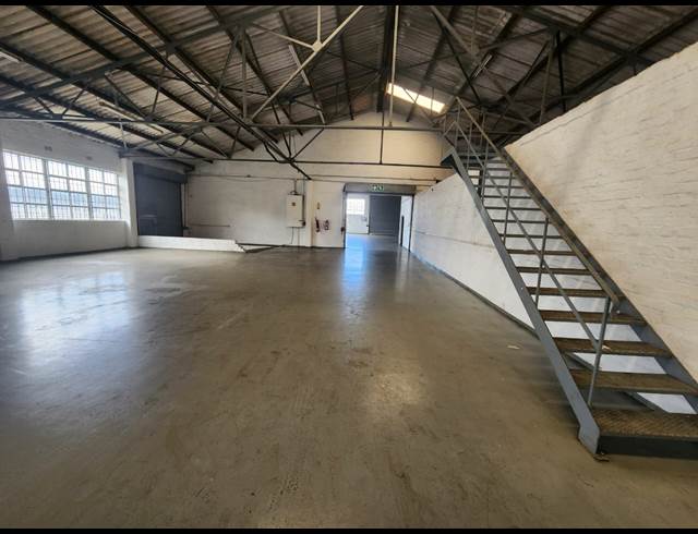 1,400M² WAREHOUSE TO LET IN PAARDEN EILAND