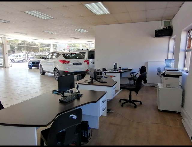 405M² SHOWROOM TO LET IN PAROW EAST