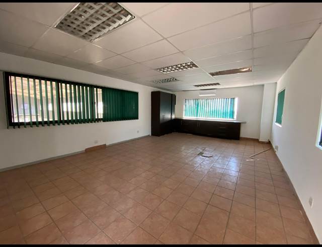 1,400M² WAREHOUSE TO LET IN PRINCESS AH