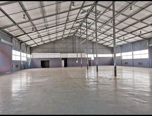1,849M² WAREHOUSE TO LET IN HALFWAY GARDENS