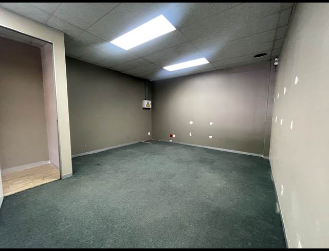 51.65M² BUSINESS CENTRE TO LET IN LAKEFIELD