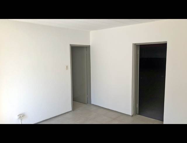 262M² FACTORY TO LET IN JET PARK