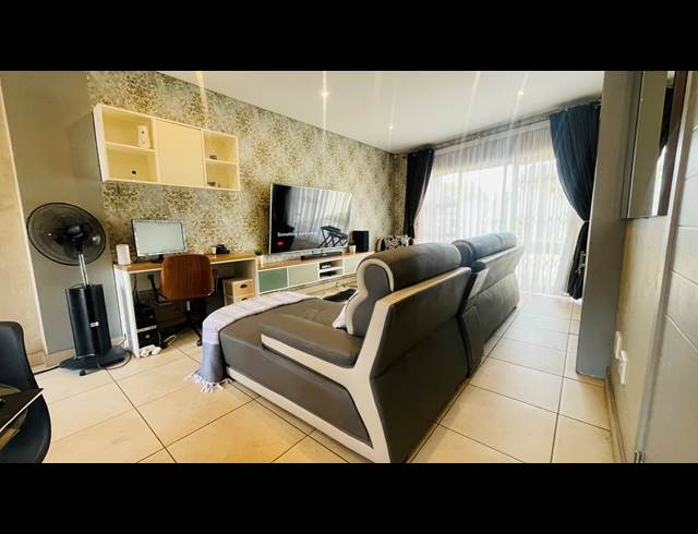 2 BEDROOM TOWNHOUSE RENTED IN HATFIELD