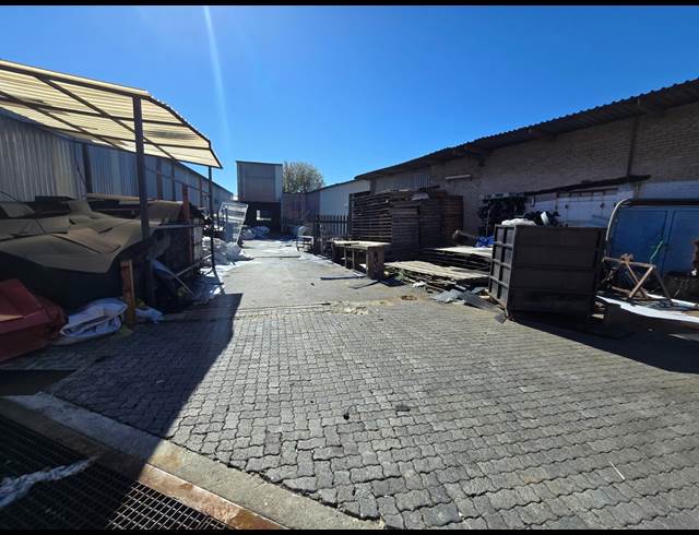 9,057M² FACTORY TO LET IN TUNNEY