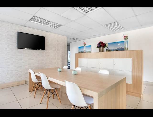 12M² OFFICE TO LET IN BRYANSTON