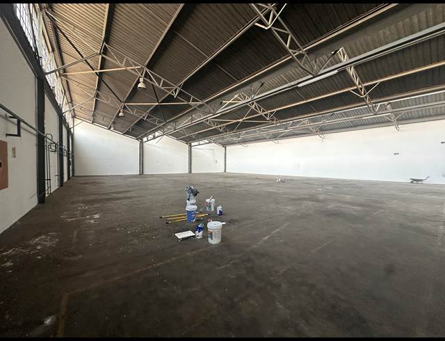 1,900M² WAREHOUSE TO LET IN ELANDSFONTEIN