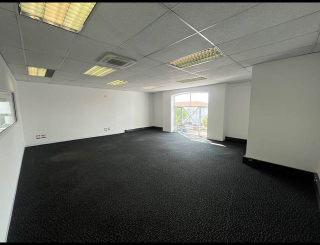 1,224M² OFFICE TO LET IN BRYANSTON