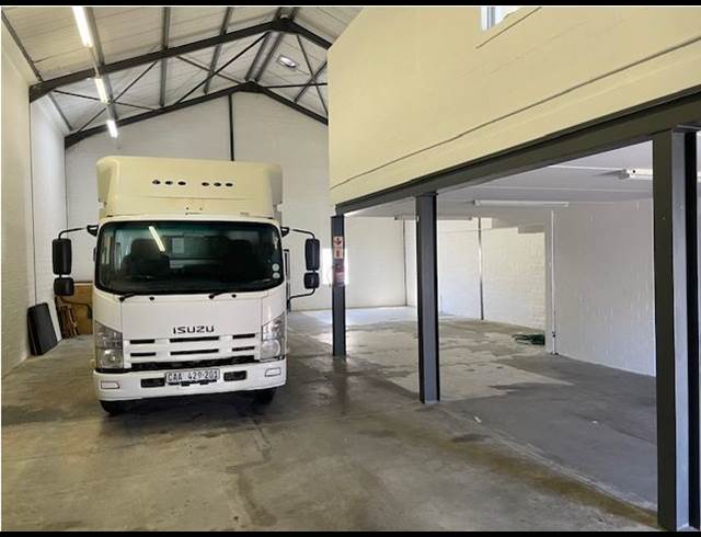 245M² WAREHOUSE TO LET IN CAPRICORN