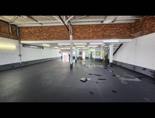 480M² WAREHOUSE TO LET IN CAPITAL PARK