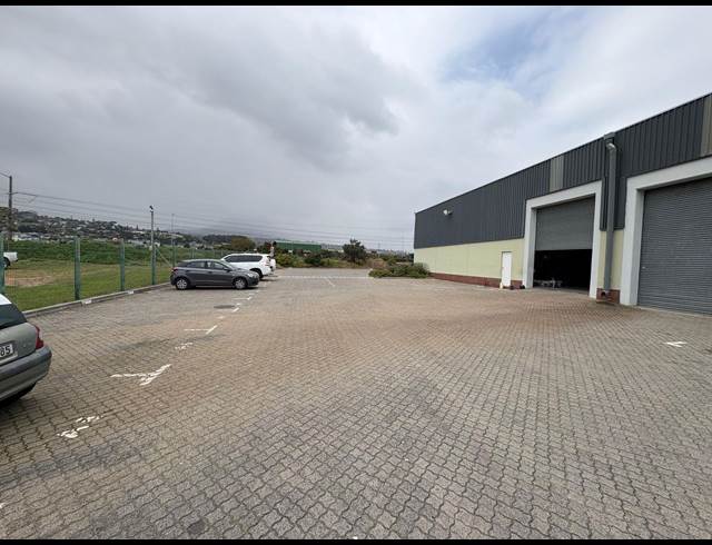 274M² WAREHOUSE TO LET IN SOMERSET WEST CENTRAL