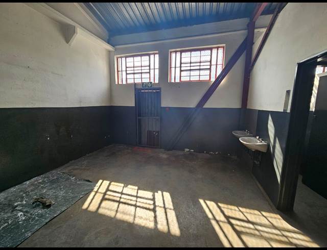 224M² WAREHOUSE TO LET IN STEELEDALE