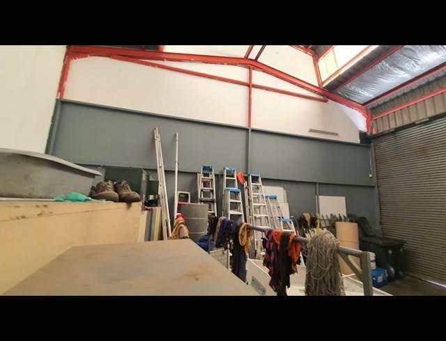 140M² WAREHOUSE TO LET IN JET PARK