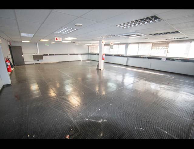 2,359M² WAREHOUSE TO LET IN HALFWAY HOUSE