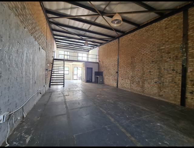 140M² WAREHOUSE TO LET IN PRESIDENT PARK