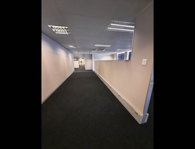 1,043M² OFFICE TO LET IN BELLVILLE CENTRAL