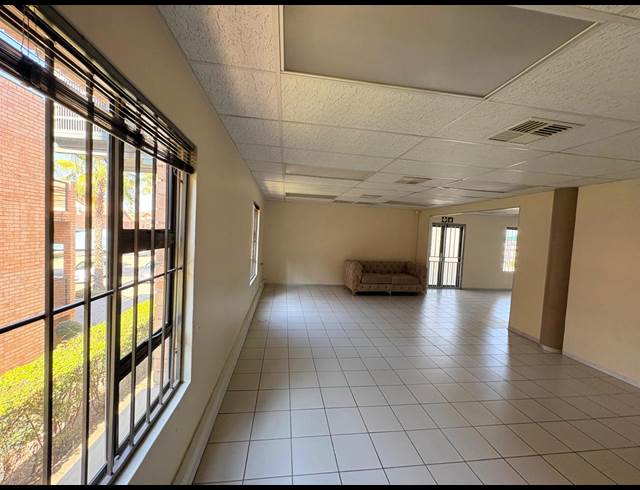 1,462M² OFFICE TO LET IN FOURWAYS