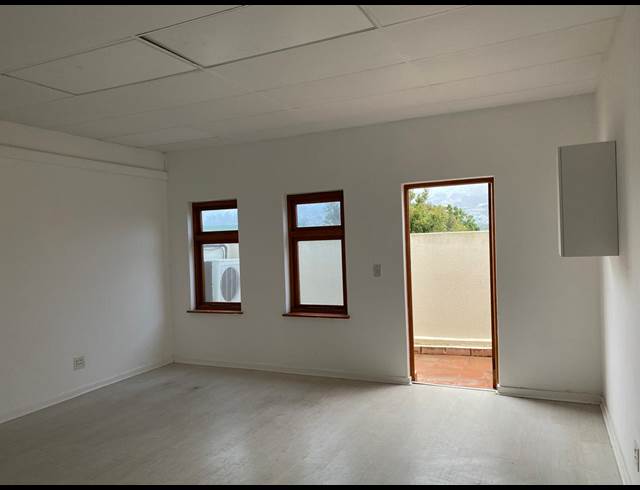 47M² RETAIL TO LET IN HOUT BAY CENTRAL