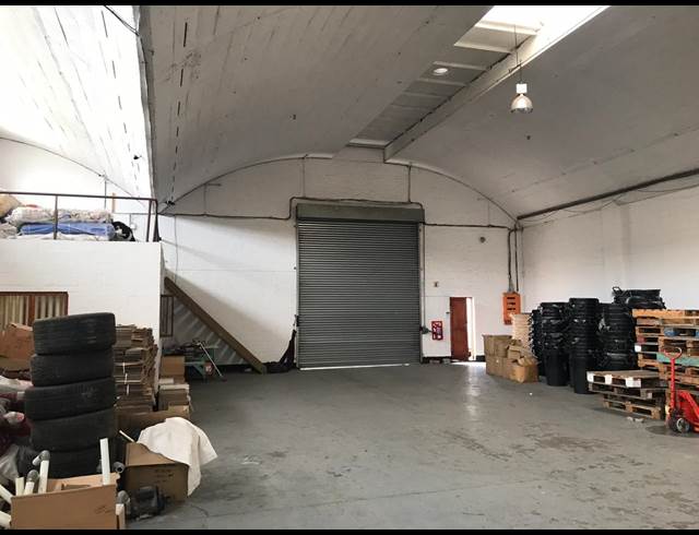 950M² BUILDING TO LET IN BEACONVALE