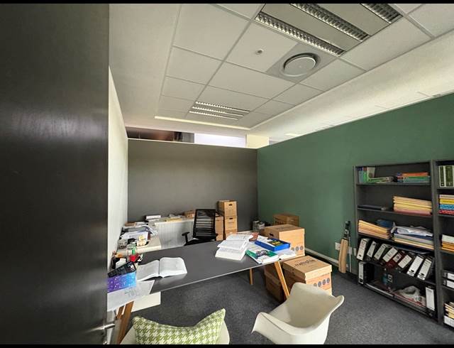 3,200M² OFFICE TO LET IN PAARDEN EILAND