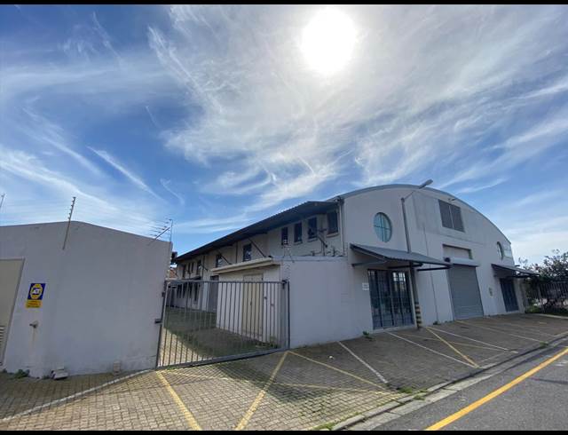 1,111M² WAREHOUSE TO LET IN PAARDEN EILAND