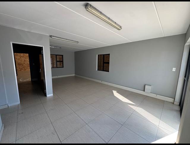 256M² WAREHOUSE TO LET IN PRINCESS AH