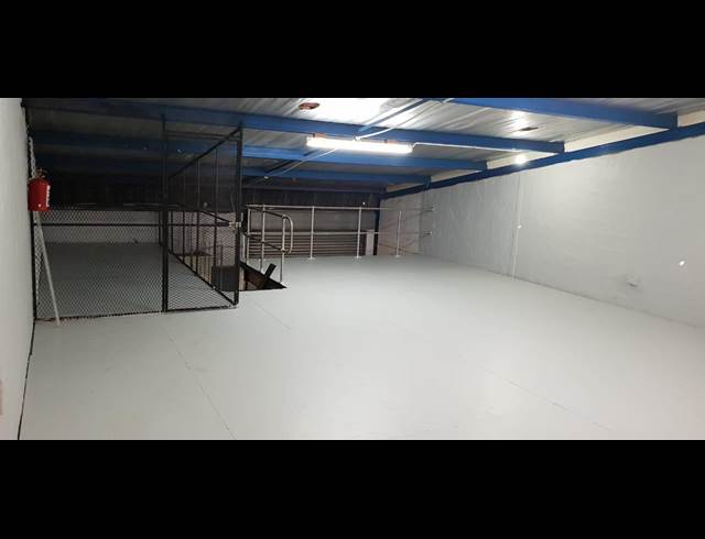 202M² WAREHOUSE TO LET IN GLEN ANIL