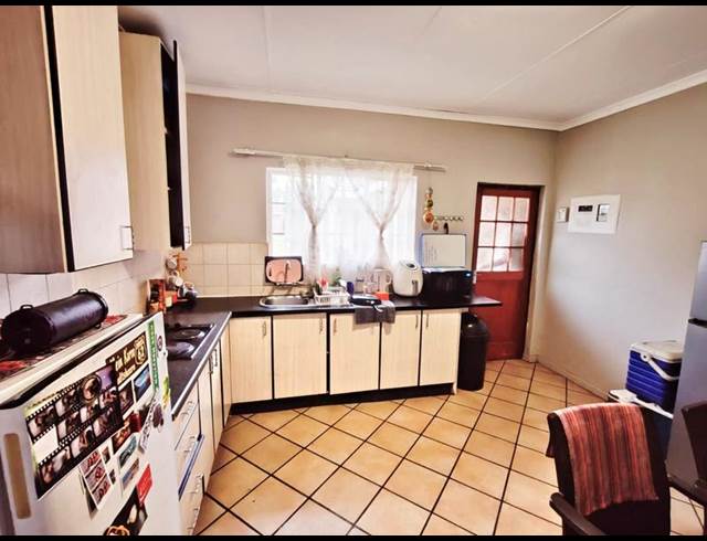 3 BEDROOM PROPERTY TO RENT IN BULT WEST