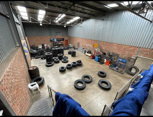 530M² WAREHOUSE TO LET IN LASER PARK