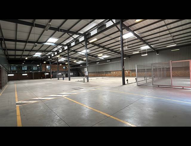 2,369M² WAREHOUSE TO LET IN JET PARK