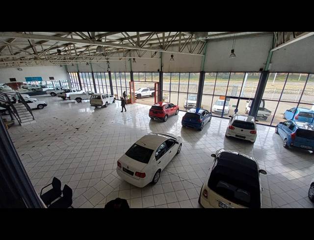 2,300M² SHOWROOM TO LET IN ANDERBOLT
