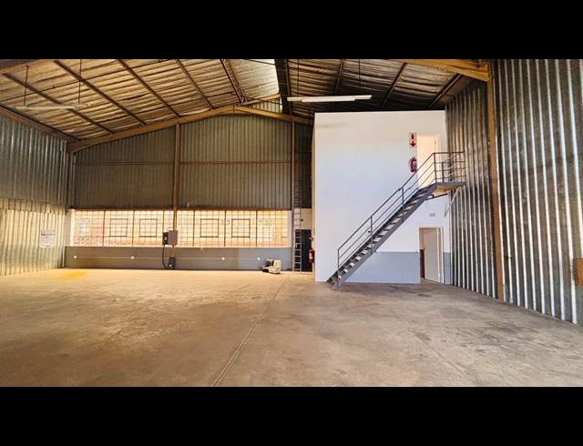 337M² WAREHOUSE TO LET IN LEA GLEN