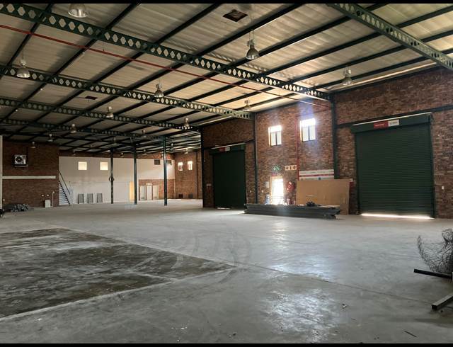 2,168M² WAREHOUSE TO LET IN LINBRO PARK