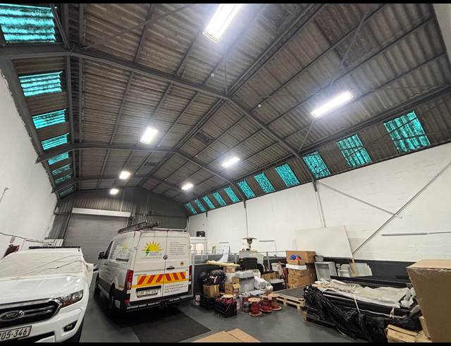228M² WAREHOUSE TO LET IN PAROW EAST