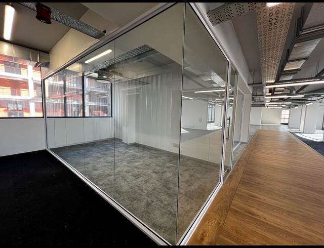 824M² OFFICE TO LET IN WOODSTOCK
