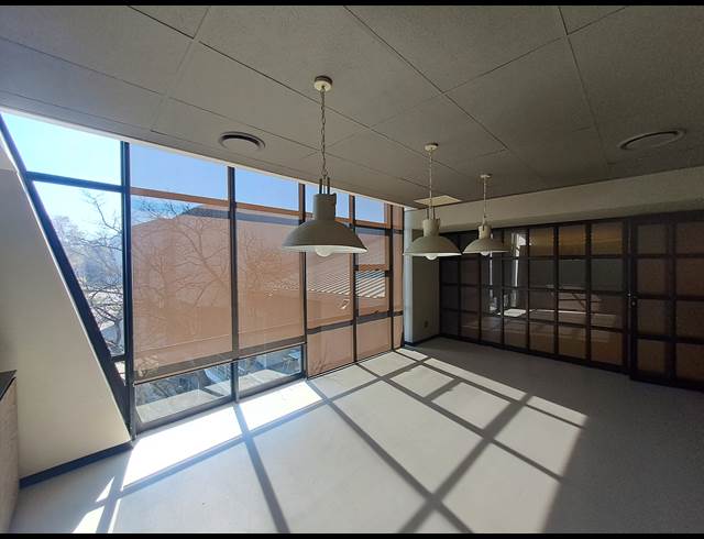 345M² OFFICE TO LET IN HYDE PARK