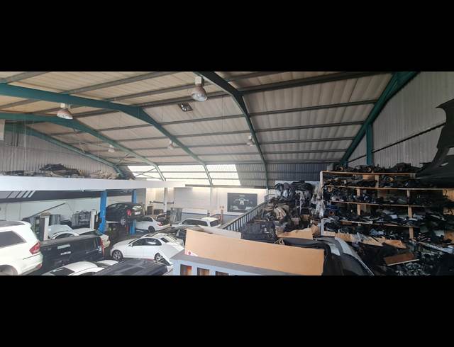 900M² FACTORY TO LET IN OTTERY EAST