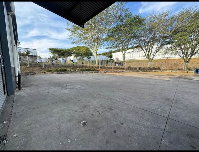1,500M² WAREHOUSE TO LET IN BRIARDENE