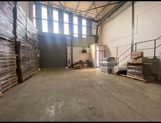 246M² WAREHOUSE TO LET IN MEADOWDALE