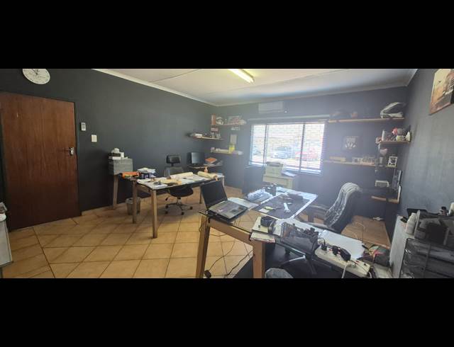 566M² WAREHOUSE TO LET IN ANDERBOLT