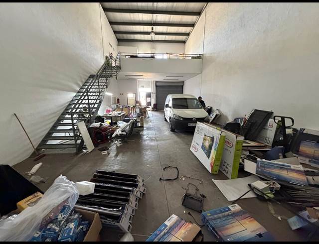190M² WAREHOUSE TO LET IN TUNNEY