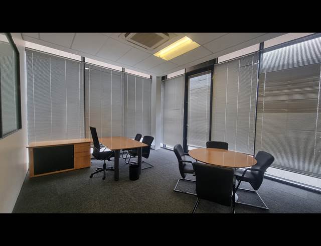 3,554M² OFFICE TO LET IN WOODSTOCK
