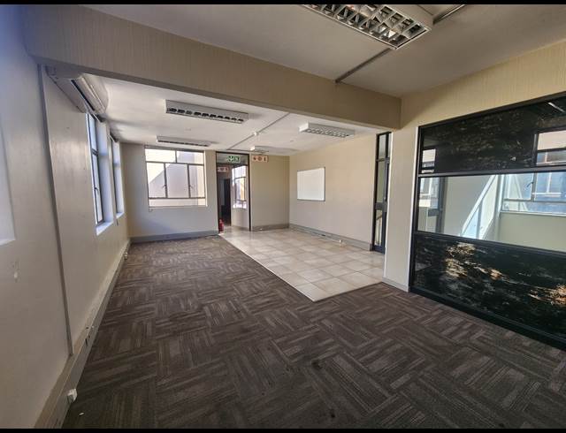 5,800M² WAREHOUSE TO LET IN WADEVILLE