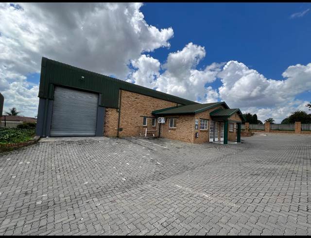 290M² WAREHOUSE TO LET IN GREENGATE